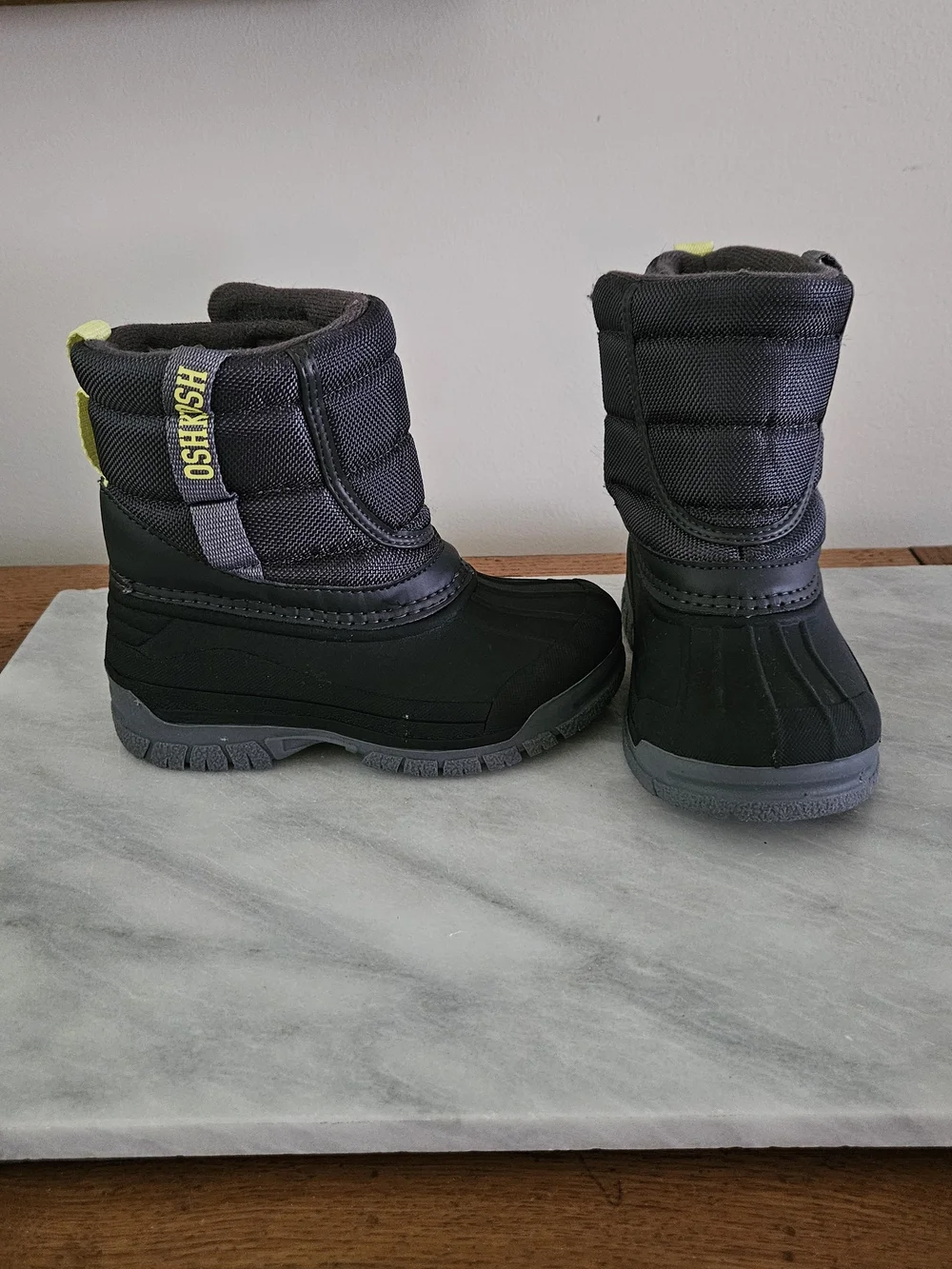 OshKosh B'gosh Black & Gray Kids Winter Boots